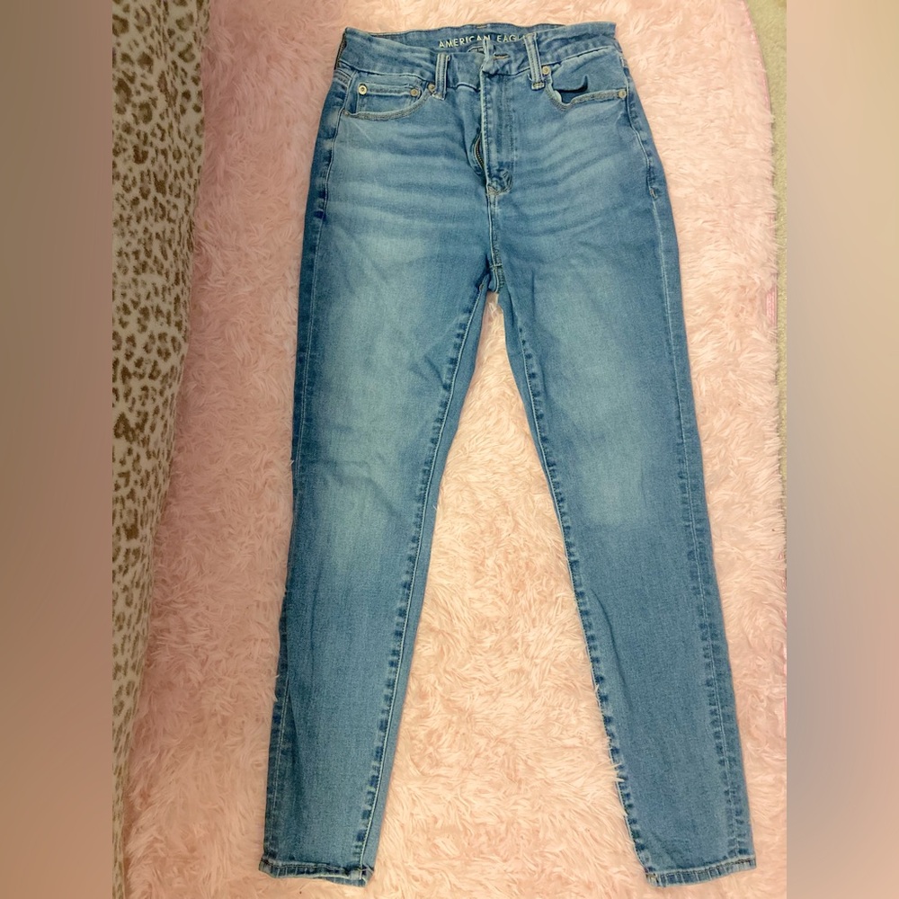 American Eagle (size medium) luxe stretch mid wash skinny jeans🩷